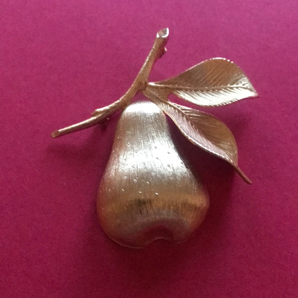 Giovanni pear brooch